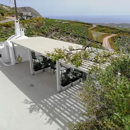 Natives' View & * Pýrgos